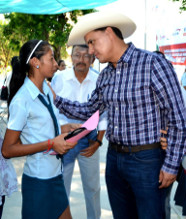 Con retraso la entrega de la beca universal