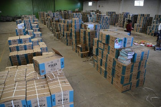 Entregan libros de texto gratuito con nuevo contenido