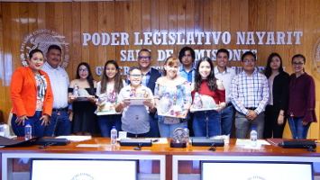 Respalda y premia Congreso a j&oacute;venes y ni&ntilde;os del Concurso Mentes Literarias