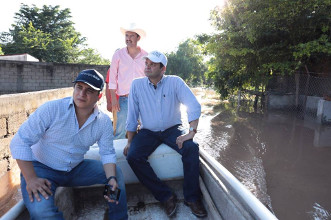 Jam&aacute;s los dejaremos solos, clama el gobernador Echevarr&iacute;a