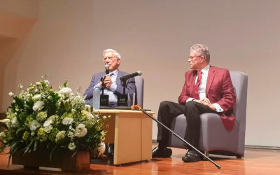El anticomunista de Vargas Llosa se suma al antiamloismo