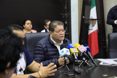 El alcalde Castell&oacute;n hace enroque, amenaza con m&aacute;s