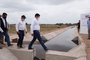 Para mejora agr&iacute;cola, gobierno rehabilita canales de riego