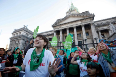 Una consulta nacional femenina sobre el aborto