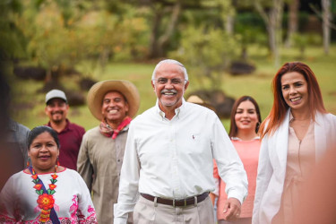 Unidos en las buenas y en las malas, Navarro