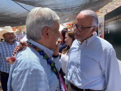 No m&aacute;s gobierno rico con pueblo pobre