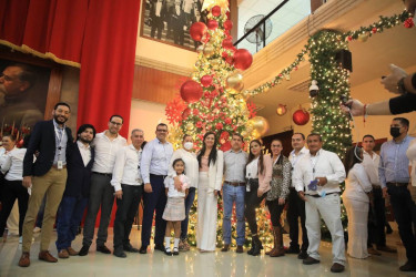 En familia, encendido del &aacute;rbol de navidad