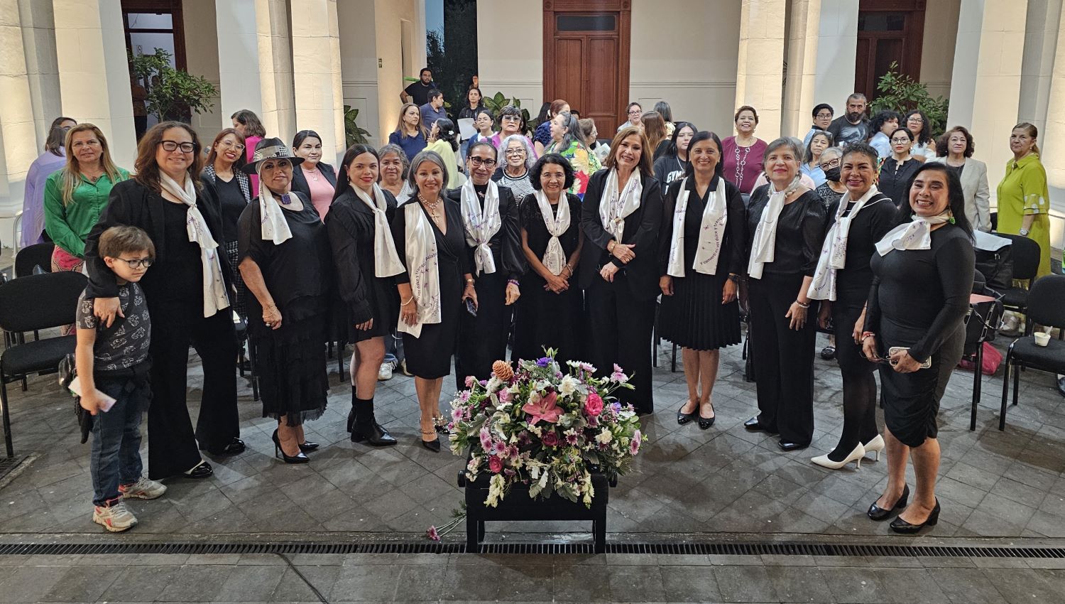 “Traspasamos el techo”, libro digital de la colectiva Mujeres en Voz Alta